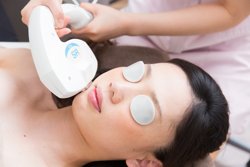 フェイシャル施術